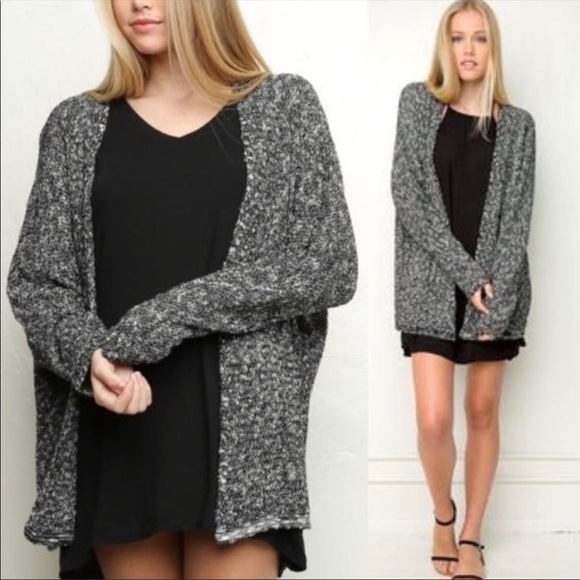 🛍3/$35🛍 ⭐️HP⭐️Brandy Melville Caroline Cardigan - Picture 7 of 8